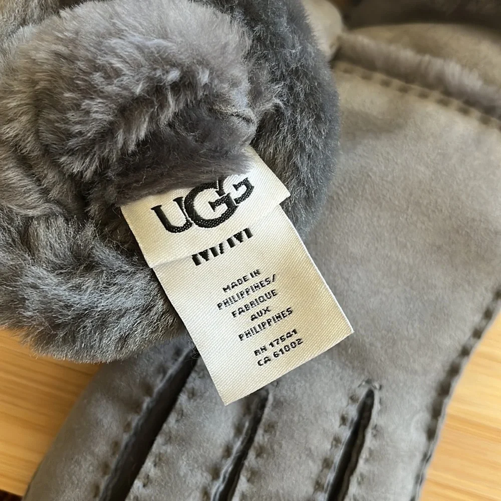 Brand New UGG Sheepskin Handsewn Seamed Gloves Gray Touchscreen Leather Trim